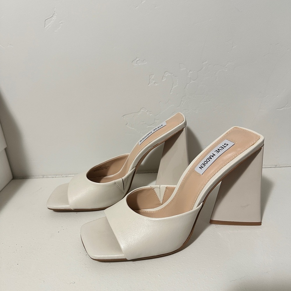 Steve Madden Twists Bone Size 8